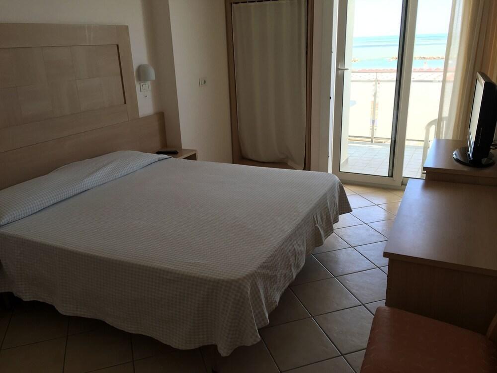 Hotel Excelsior 卡托利卡 外观 照片