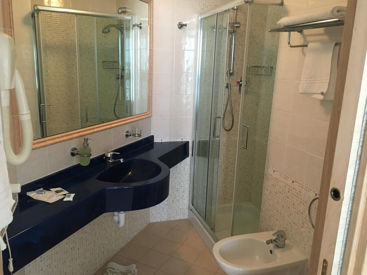 Hotel Excelsior 卡托利卡 外观 照片